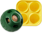 Pelota verde rellenable de caucho natural resistente junto a su molde de silicona amarillo para congelar snacks de The Paws Boutique.