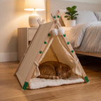 Gato atigrado descansando dentro de la cama tipi acogedora para mascotas de The Paws Boutique.