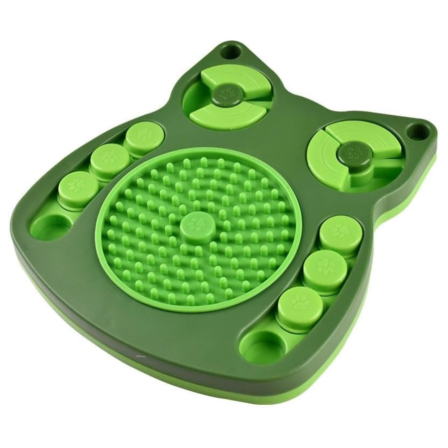 Perspectiva del comedero lento tipo puzzle verde con alfombrilla central de lamido para mejorar la digestión, de The Paws Boutique.