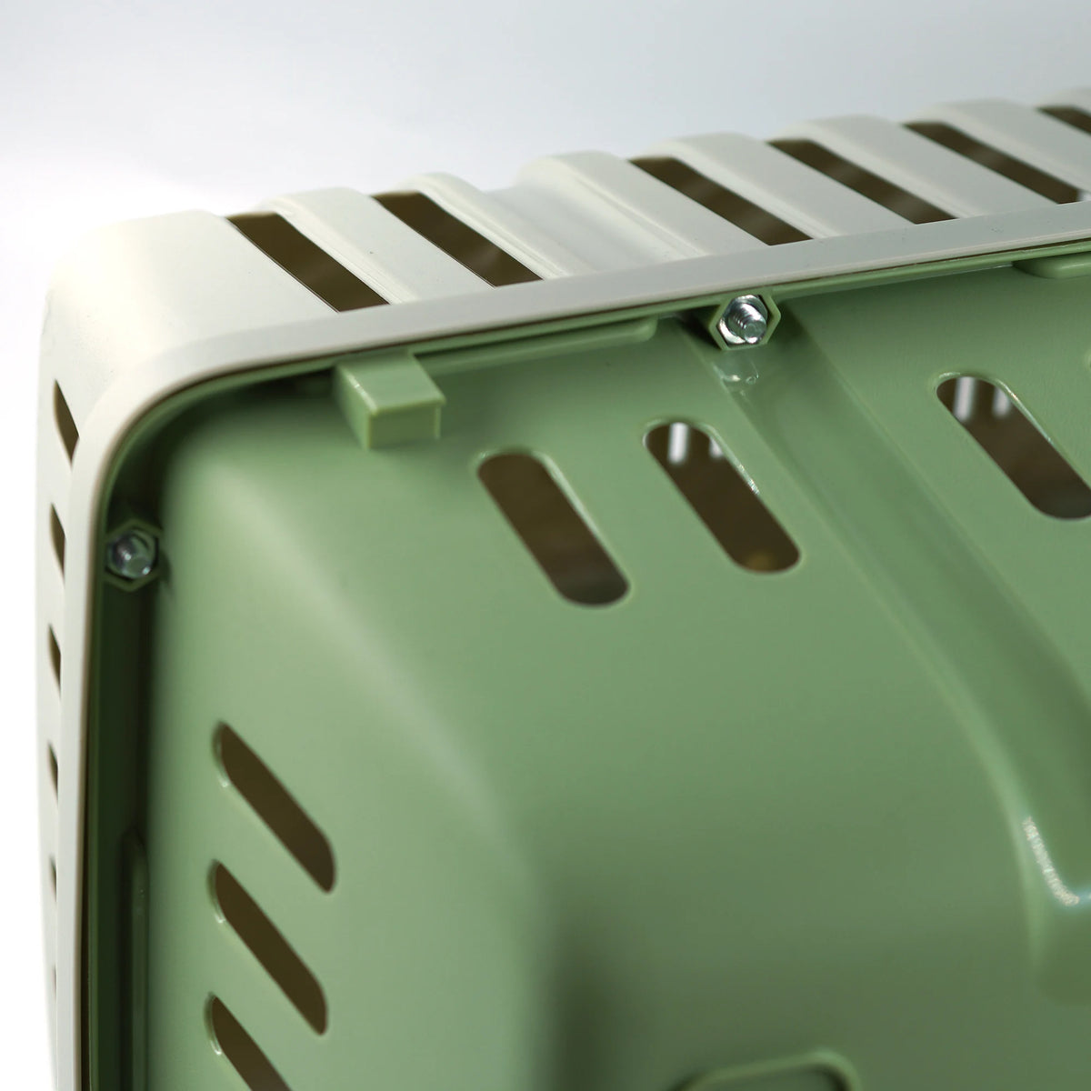 Small Dog Cat Carrier, Portable and Breathable Pet Carrier, Plastic Carrier for Dogs 2 Sizes